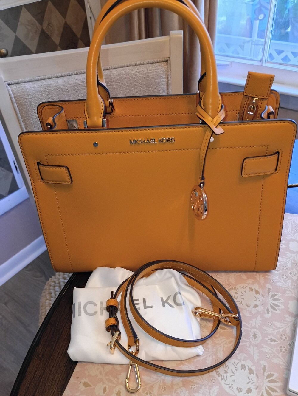 Michael kors leather satchel medium 🍁 🌼